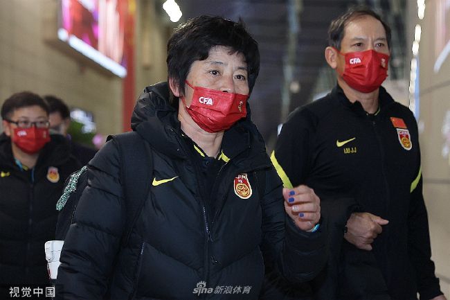 姐姐闺蜜的制服诱惑